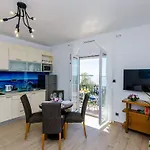 Knego - Comfort One Bedroom With Balcony And Sea View Mlini