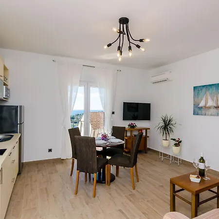 아파트 Knego - Comfort One Bedroom With Balcony And Sea View 믈리니