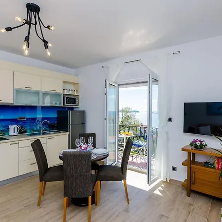 Knego - Comfort One Bedroom With Balcony And Sea View 믈리니