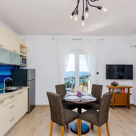 Knego - Comfort One Bedroom With Balcony And Sea View 아파트 믈리니