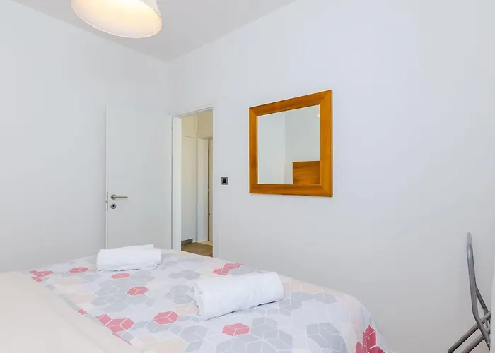 公寓 Knego - Comfort One Bedroom With Balcony And Sea View