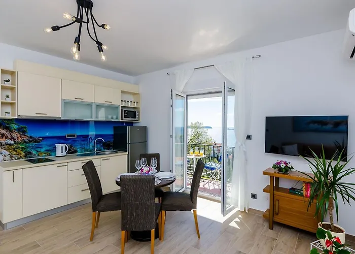 Knego - Comfort One Bedroom With Balcony And Sea View 米利尼